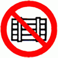 Запрещается загромождать проходы и (или) складировать