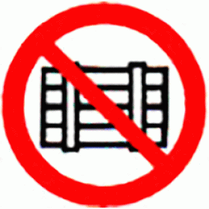 Забороняється захаращувати проходи і (або) складувати