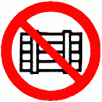 Забороняється захаращувати проходи і (або) складувати